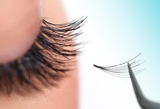 اکستنشن مژه یا کاشت مژه! فواید، مراقبت، عوارض کاشت مژه (eyelash extension)! حقایق باورنکردنی